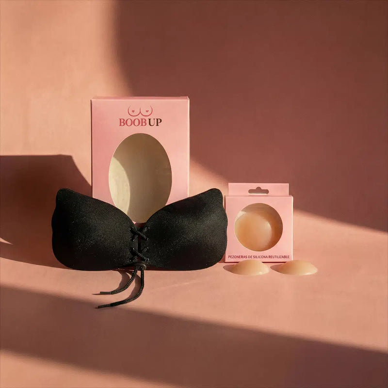 El Savage Combo combina nuestro sostén adhesivo Push Up Bra con un par de pezoneras para ofrecerte un efecto de realce natural